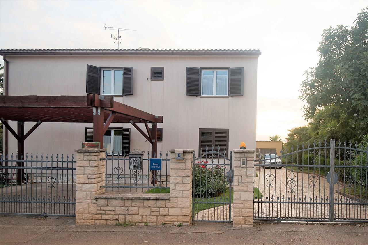 Apartments Sandra Poreč Exteriör bild
